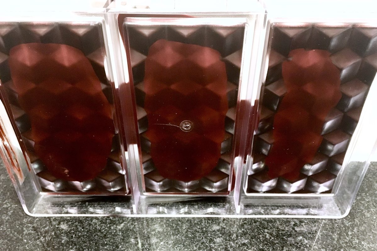 Tempered chocolate bars releasing from polycarbonate molds